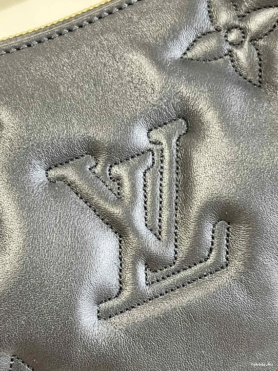 LOUIS VUITTON THE MOON OVER 0518